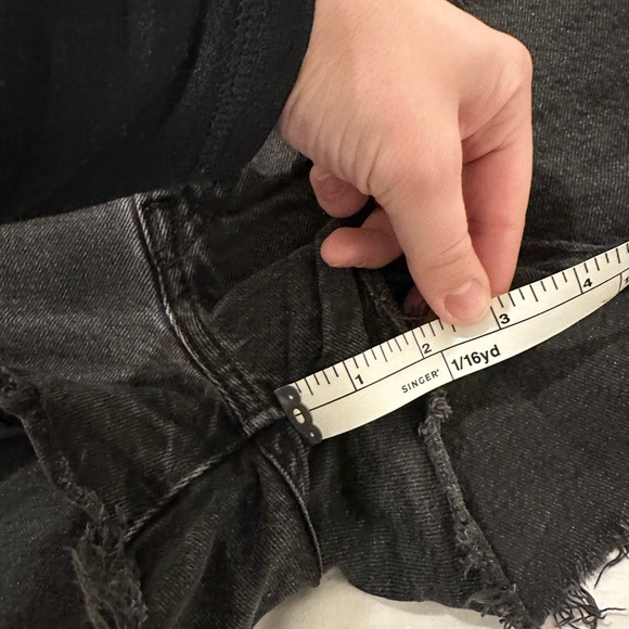 Levi’s 501 Shorts - Women’s Size 29 - Black - Picture 6 of 9